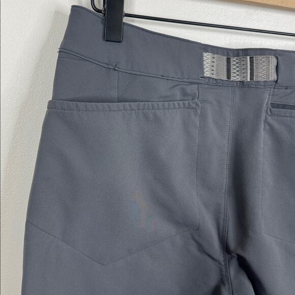 REI Co-op Dark Gray Web Belted Womens 8 Hiking Outdoor Adventure Bermuda Shorts - Picture 7 of 8